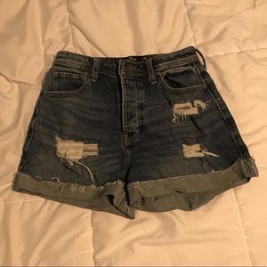 Hollister Ultra curvy high-rise mom short